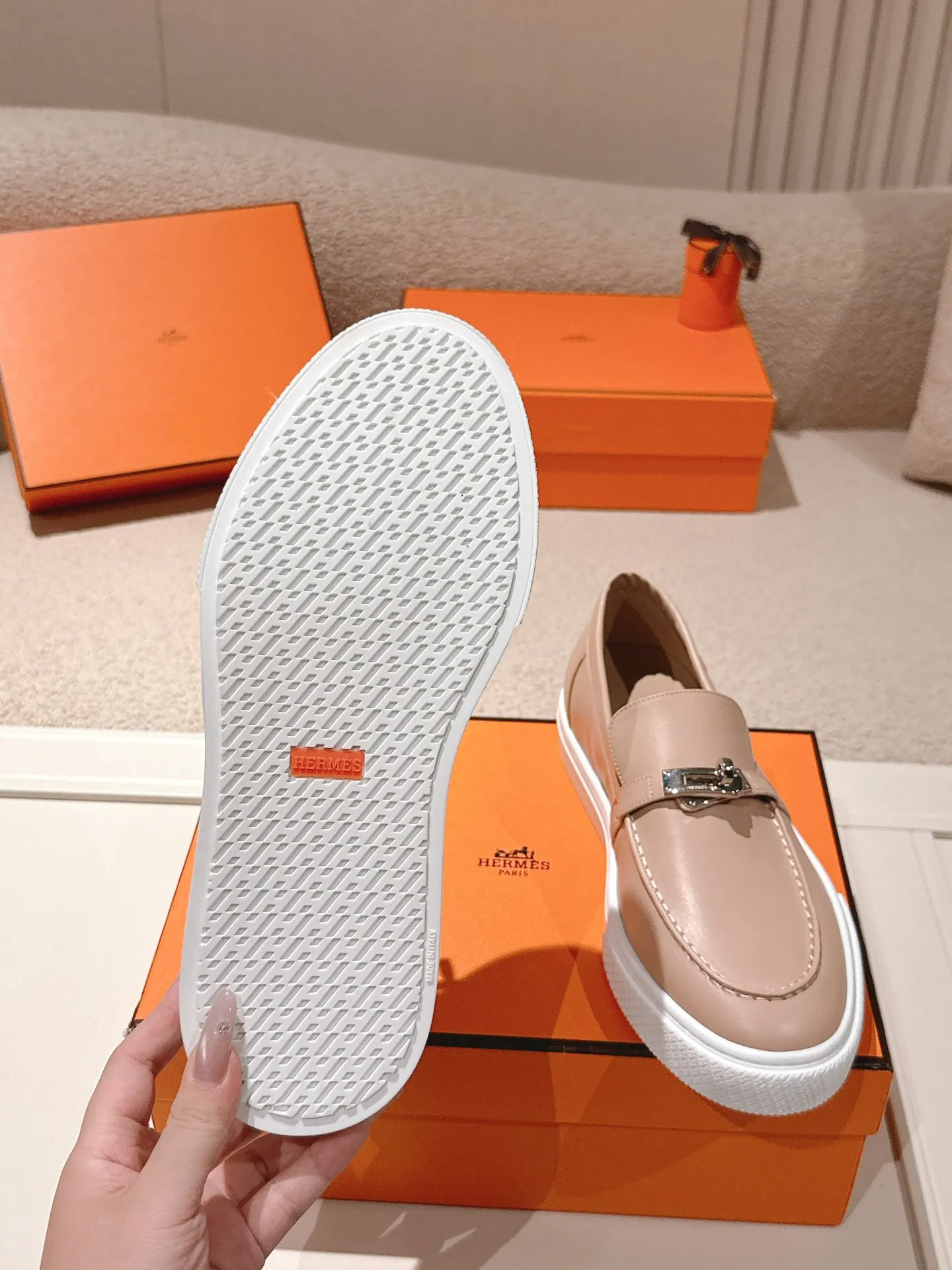 Men's shoes 💰640💰 Hermes# New Kelly buckle thick-soled loafers. Upper: cowhide/suede material. Lining: sheepskin lining. Outsole: exclusive molded outsole. Size: women's size 35-40, men's size 39-45 (female 41/male 46 customized, non-refundable)